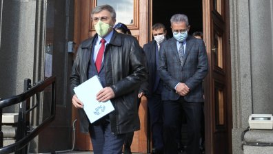 Карадайъ: Имаме президент, на когото му дърпат ушите пред камерите
