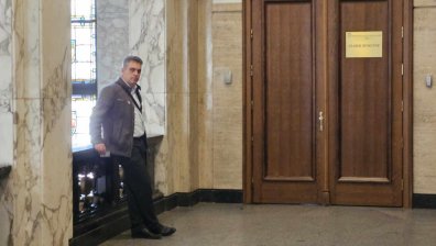 Начо в съда по дело за дрога, ревизират последните 3 г. на прокурора, пуснал го след убийството на Феро