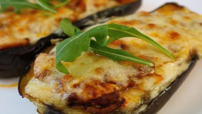 Пълнени патладжани с булгур и стафиди