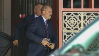 Румен Радев е в самоизолация, главният му секретар е заразен