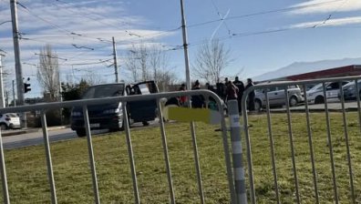 Шофьор блъсна пешеходец в кв. "Люлин" в София