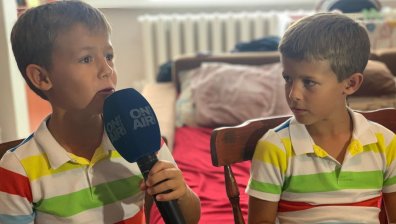 Да учиш в училището на баща си - историята на близнаците Криси и Коки