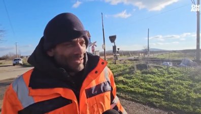 Катастрофата между влак и каруца: "Умряха дъщеря ми и жена ми, в шок съм"