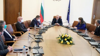 Правят до края на месеца е-регистър на желаещите да се ваксинират