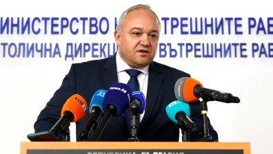Министър Демерджиев: Изпратили сме над 80 души да помагат в Турция