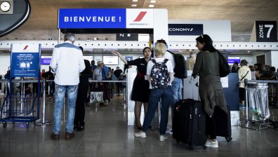 Блокираните българи не отговарят на условията да бъдат допуснати във Франция