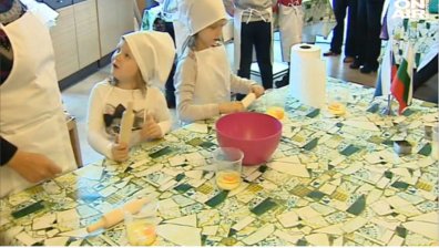 HOLIDAY HEROES: Тази година 5000, през 2017-та година 10 000 семейства ще получат храна и щастие