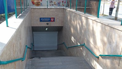 Падналата жена на релсите на метростанция "Опълченска" е починала