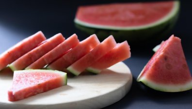 Пилешкото месо нагоре, дините - надолу: Какво поскъпва и поевтинява?