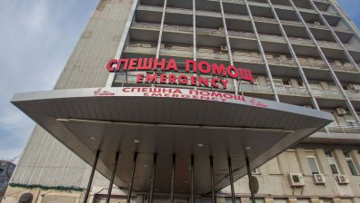 Оперираха успешно 7-годишното дете, превозено с военен самолет