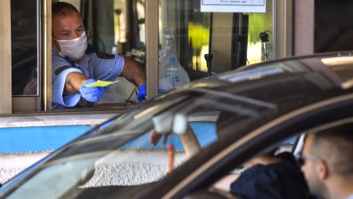 В Гърция влизаме и с антигенен тест, удължават ограниченията за туристите