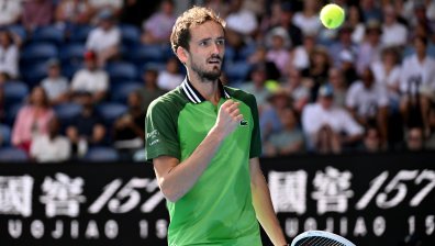 Медведев спечели 5-сетова драма с Хуркач и е на 1/2-финал в Мелбърн