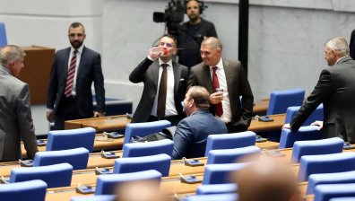 Провал на извънредното заседание на НС за "петричкия Ескобар" (СНИМКИ)