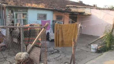 Напрежение в Русе: Мотористи нахлуха в ромската махала, за да търсят роднини на убиеца на Виктория