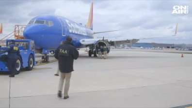 Отломка от двигател на самолет уби жена и рани седем души