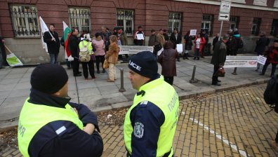 Граждани излязоха на протест срещу ЧСИ-та