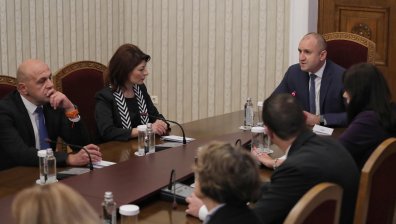 Радев е готов на компромис и дава отсрочка. Борисов: За 10 минути мога да напиша състав на кабинет