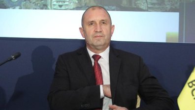 Радев свиква спешна среща заради Ковид кризата