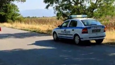 Полицаи пипнаха двама мъже с 60 кози без документи