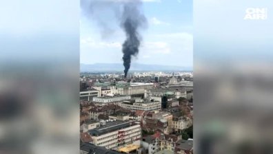 Гъст черен дим в центъра на София