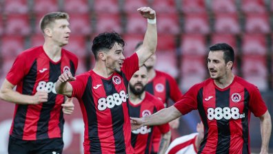 "Локомотив" (София) все по-близо до оставане в Първа лига след 3:0 над "Ботев" (Враца)