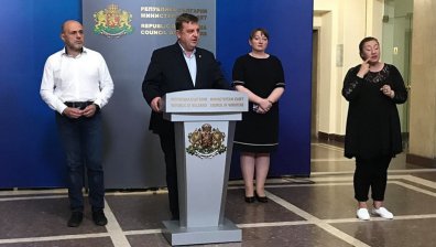 Томислав Дончев: Държавният глава поиска цялата власт