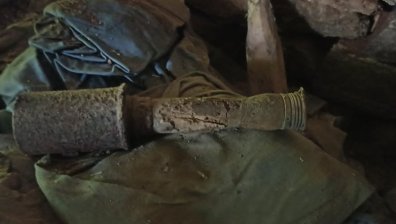 Мъж откри граната в шкаф при почистване на стара постройка