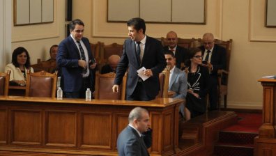 От "Продължаваме промяната" започват преговори за нов кабинет, срещат се с ДБ и БСП