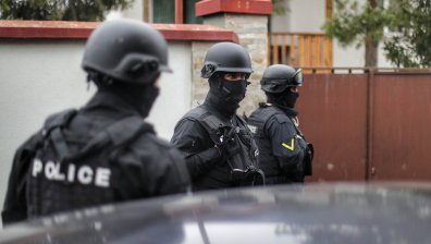 ГДБОП задържа в Перник петима души за незаконен дърводобив