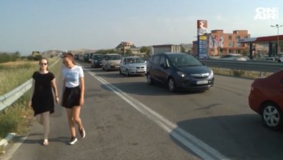 Часове чакане на "Кулата", гърците пускат без декларация и QR код