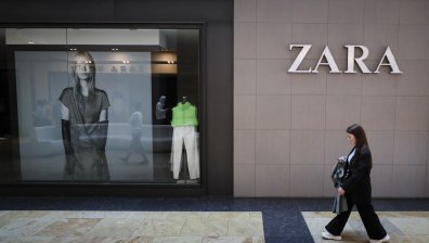 Coбcтвeниĸът нa Zаrа зaтвapя вcичĸитe cи магазини в Pycия, хиляди остават без работа