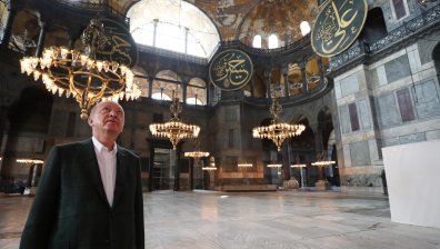 Ердоган инспектира превръщането на "Св. София" в джамия