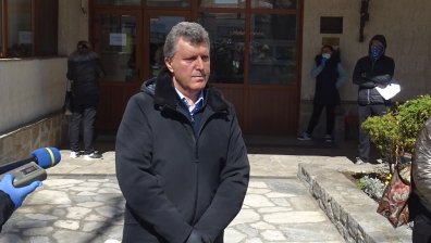 Бавят се изследванията в Банско, чакат доставянето на тестовете