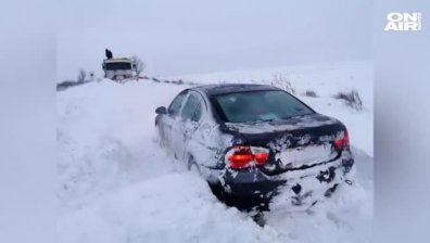 Тежко положение в Румъния и Гърция заради снежни бури