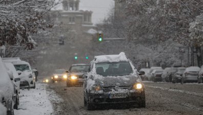 Първият сняг доведе до хаос в трафика и недоволни столичани 