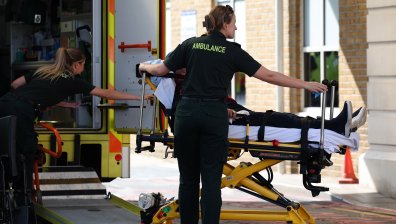 32-ма загинали и 60 ранени при кошмарна катастрофа на магистрала в Египет