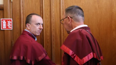 Смениха съдебния състав, разглеждащ мерките на Барбутов и Рафаилов