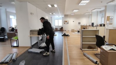 Изнасят всичко от редакцията на "Труд" в бусове