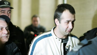 Полицията издирва трима от "Наглите"