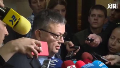 Депутати: Президентът изпълни конституционните си задължения, като не подписа указа