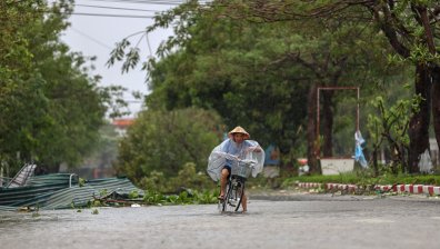 Тайфунът "Буалой" връхлетя Виетнам: Загинали, изчезнали хора и сериозни щети