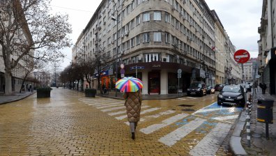 Работната седмица започва с облаци и дъжд, в планините трупа нова снежна покривка