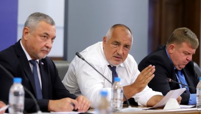 Правителството отпуска близо 2 млрд. лв. за борба с кризата