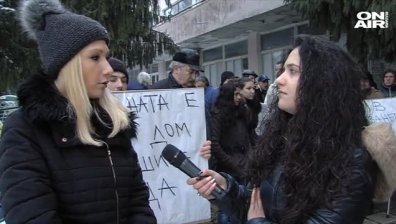 Безпаричие! Осенец остава без детска градина, жителите протестират