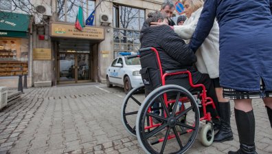 Наредбата за включване в механизма за лична помощ вече е в сила