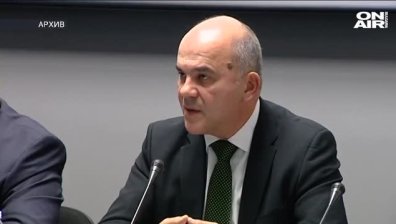 От НОИ до социалното министерство: Пътят на Бисер Петков преди оставката