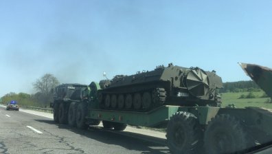 МО предупреди за военна техника по пътя Карлово - ГКПП Калотина