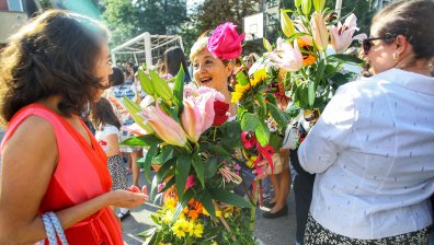 Цветари: Благотворителните кампании вредят на бизнеса ни - дарете, но и букет купете