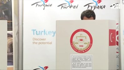 Над 1 млн. турци са гласували на референдума в чужбина
