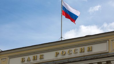 Руснаците трескаво теглят стотици милиарди рубли от банките